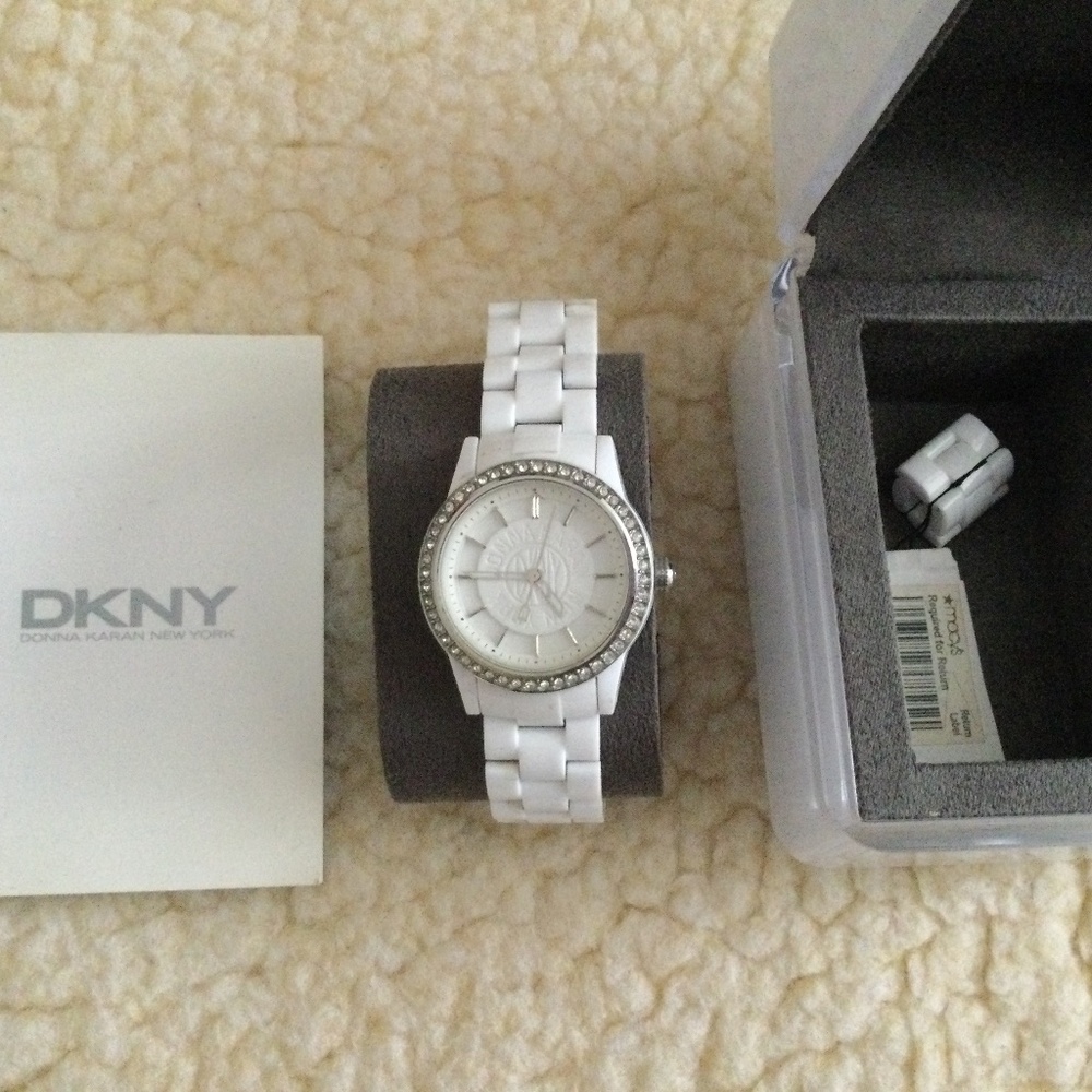 DKNY watch ( White ) with Origional: Price-tag & Box & Booklet